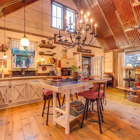 Pet-Friendly Wimberley Cabin With Fire Pit And Hot Tub Ngoại thất bức ảnh