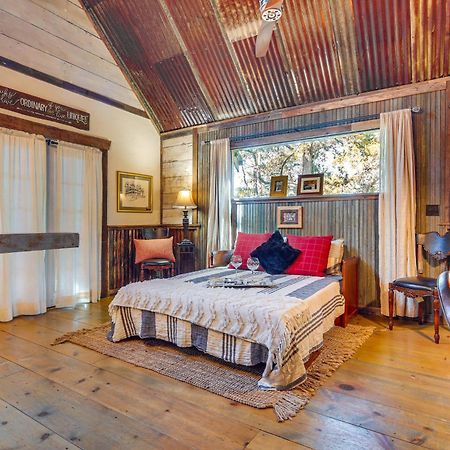 Pet-Friendly Wimberley Cabin With Fire Pit And Hot Tub Ngoại thất bức ảnh