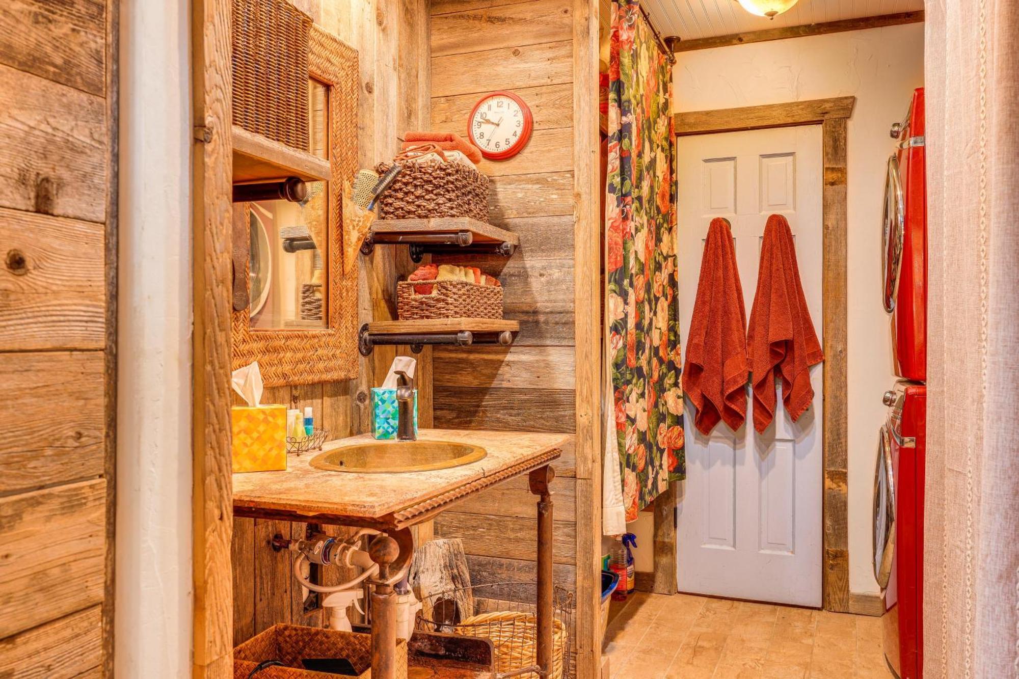 Pet-Friendly Wimberley Cabin With Fire Pit And Hot Tub Ngoại thất bức ảnh
