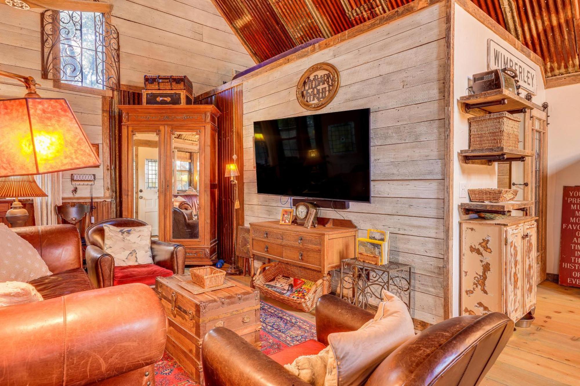 Pet-Friendly Wimberley Cabin With Fire Pit And Hot Tub Ngoại thất bức ảnh