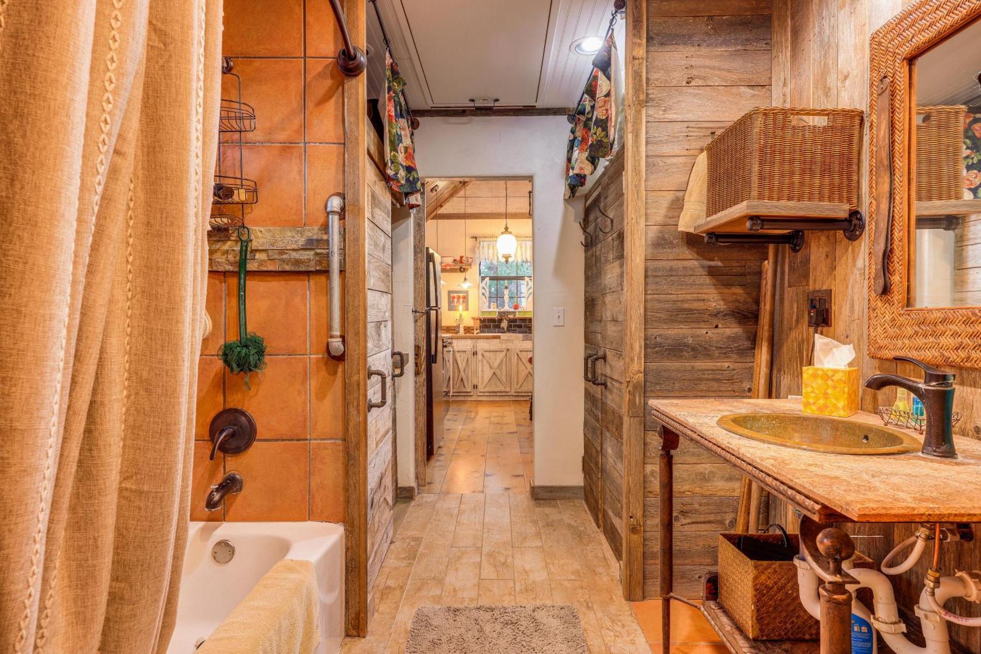 Pet-Friendly Wimberley Cabin With Fire Pit And Hot Tub Ngoại thất bức ảnh