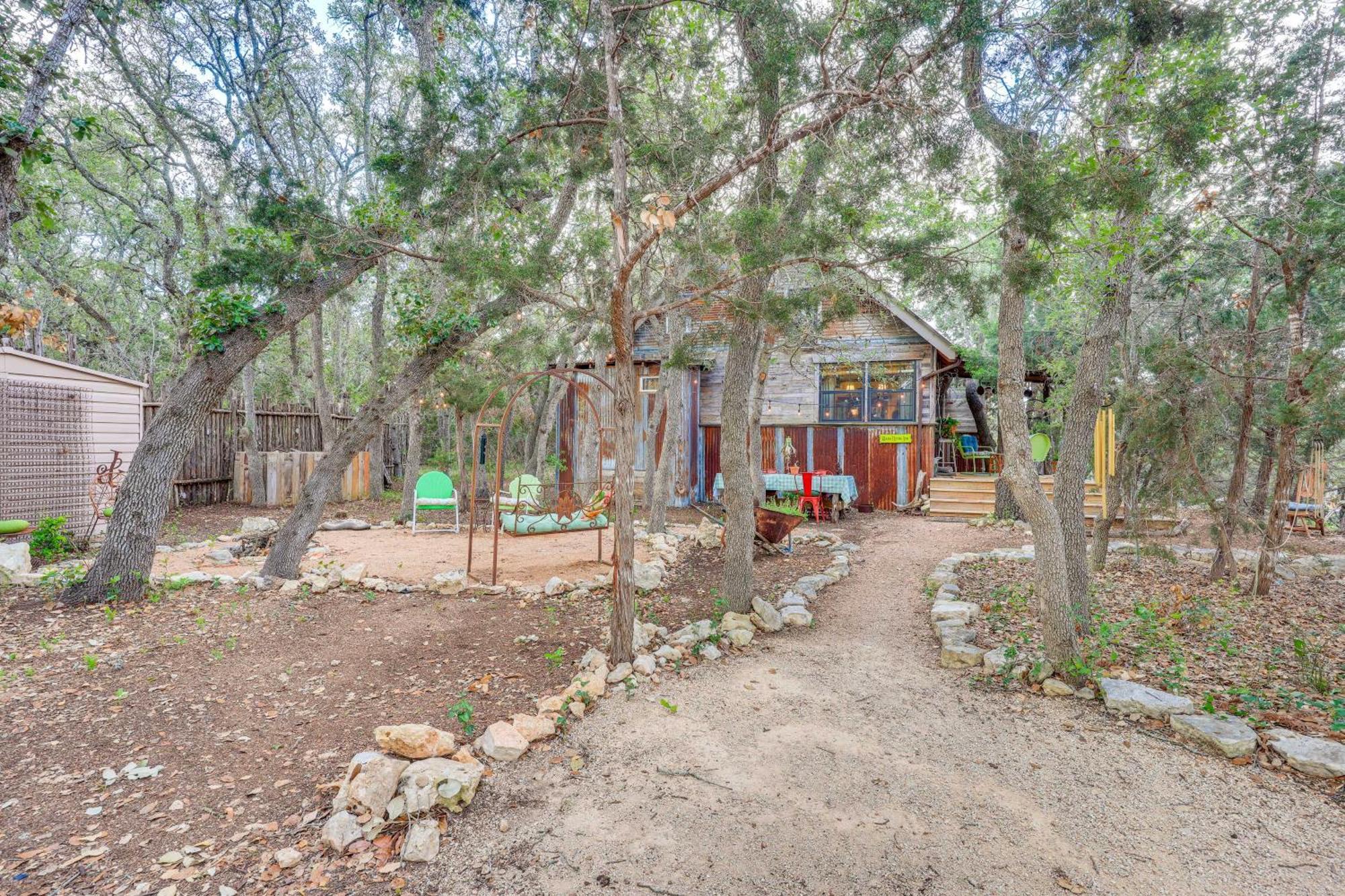 Pet-Friendly Wimberley Cabin With Fire Pit And Hot Tub Ngoại thất bức ảnh