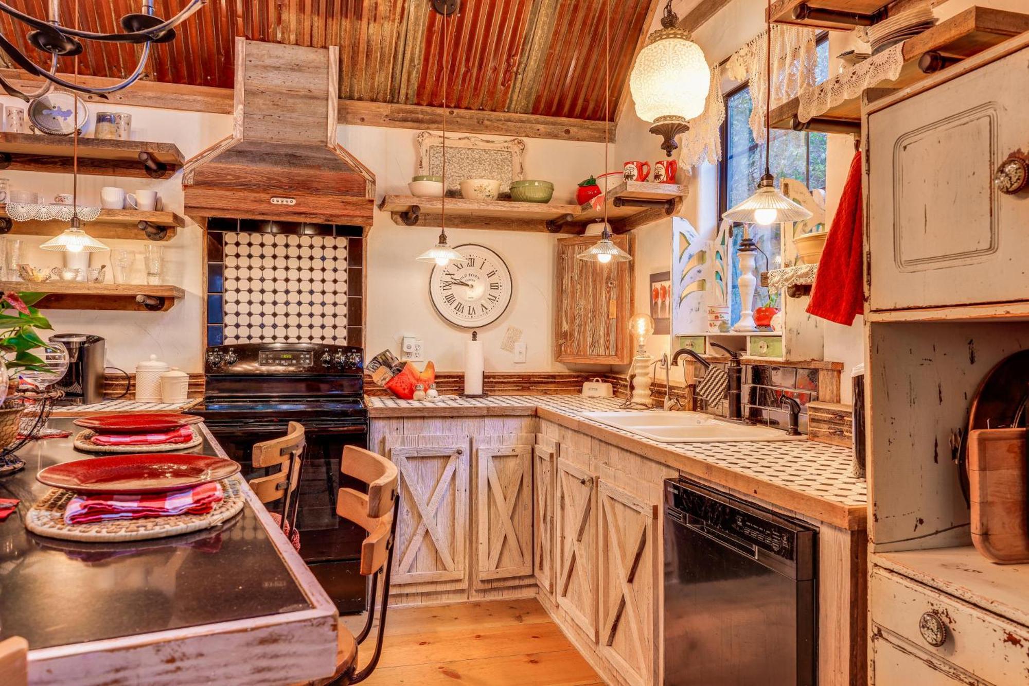 Pet-Friendly Wimberley Cabin With Fire Pit And Hot Tub Ngoại thất bức ảnh