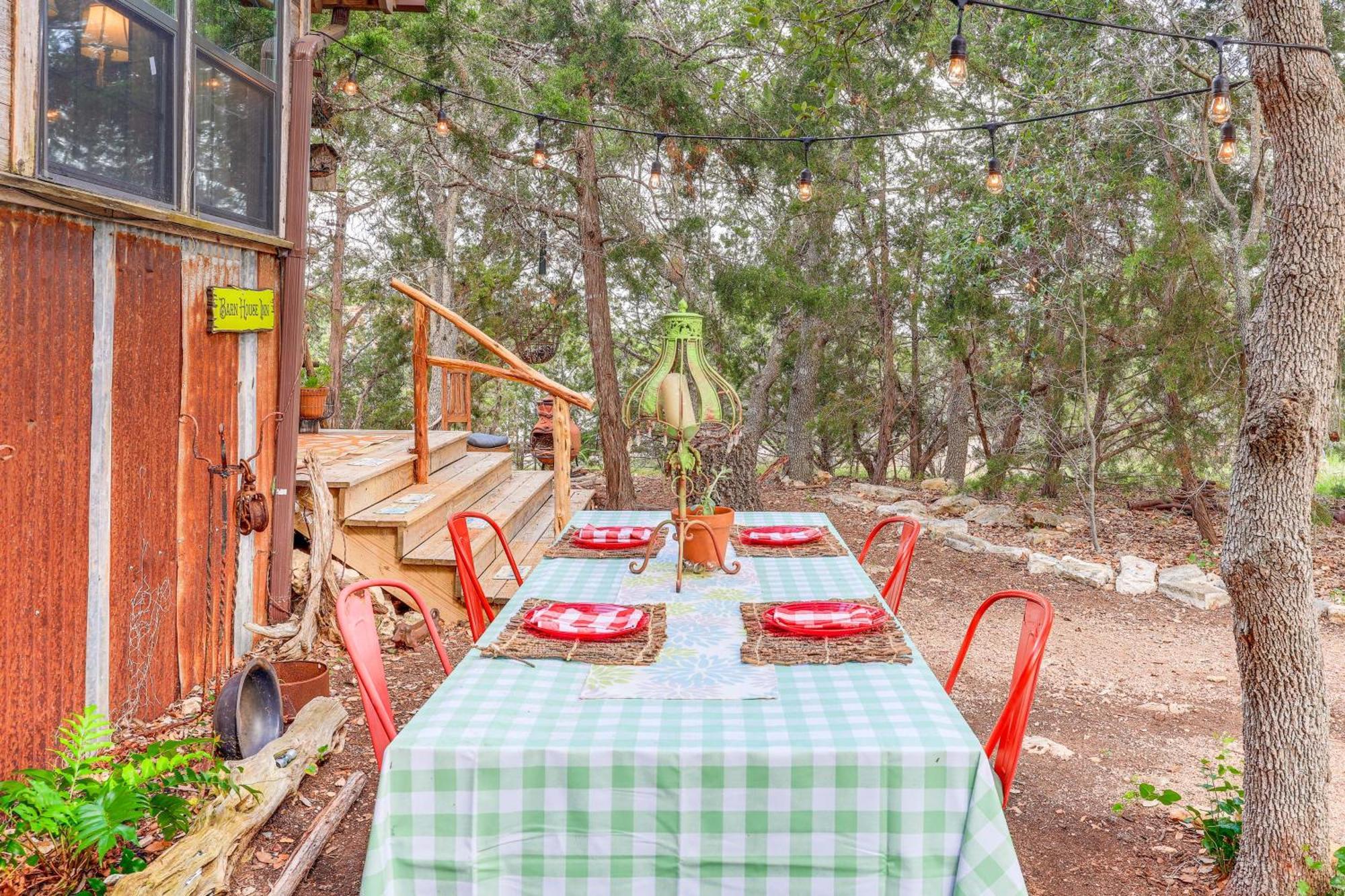 Pet-Friendly Wimberley Cabin With Fire Pit And Hot Tub Ngoại thất bức ảnh