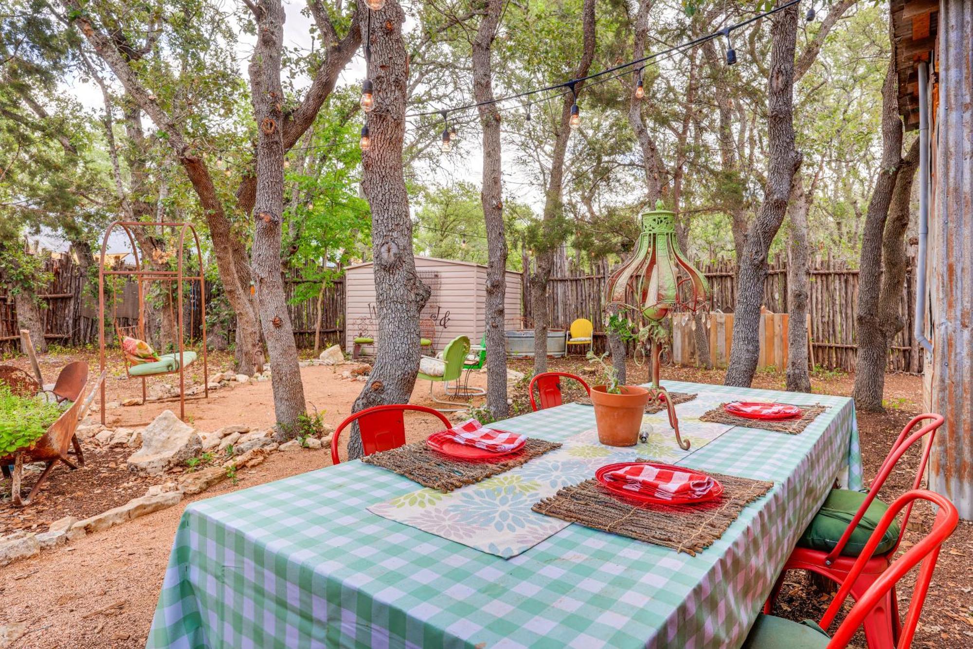Pet-Friendly Wimberley Cabin With Fire Pit And Hot Tub Ngoại thất bức ảnh