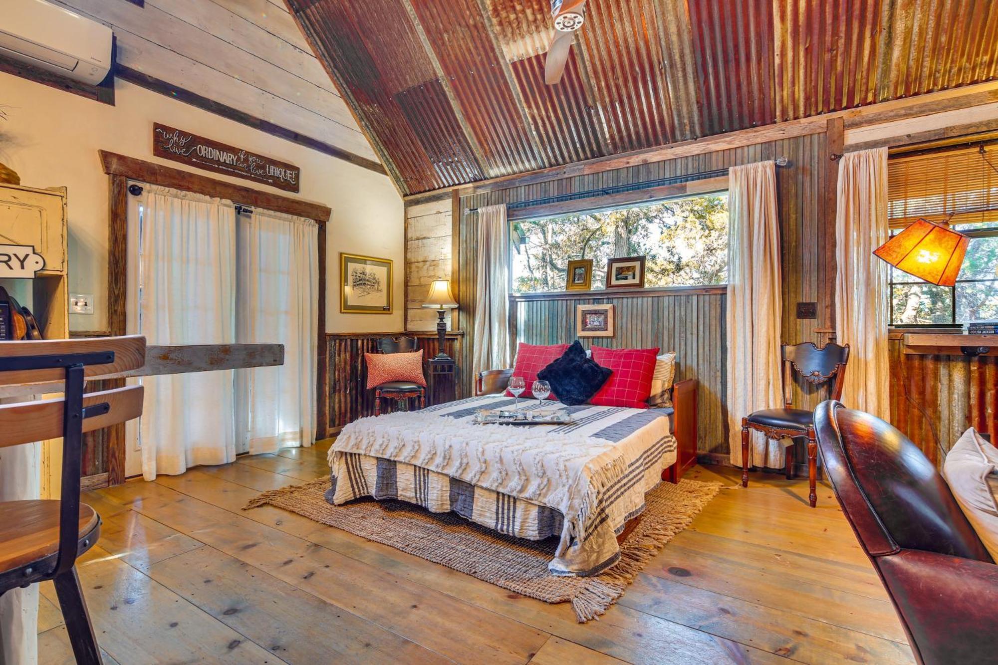 Pet-Friendly Wimberley Cabin With Fire Pit And Hot Tub Ngoại thất bức ảnh